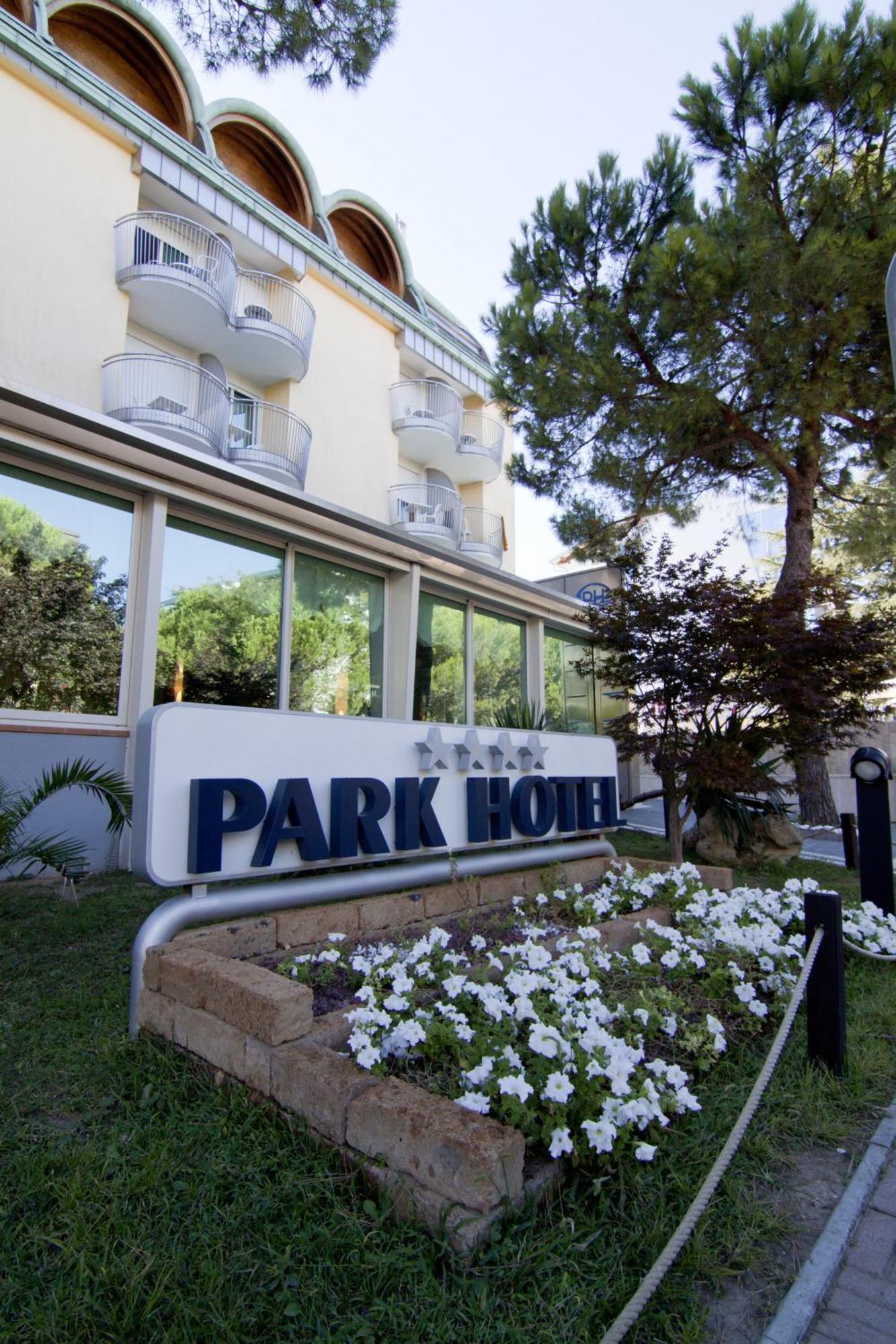 Park Hotel Lignano Sabbiadoro Bagian luar foto