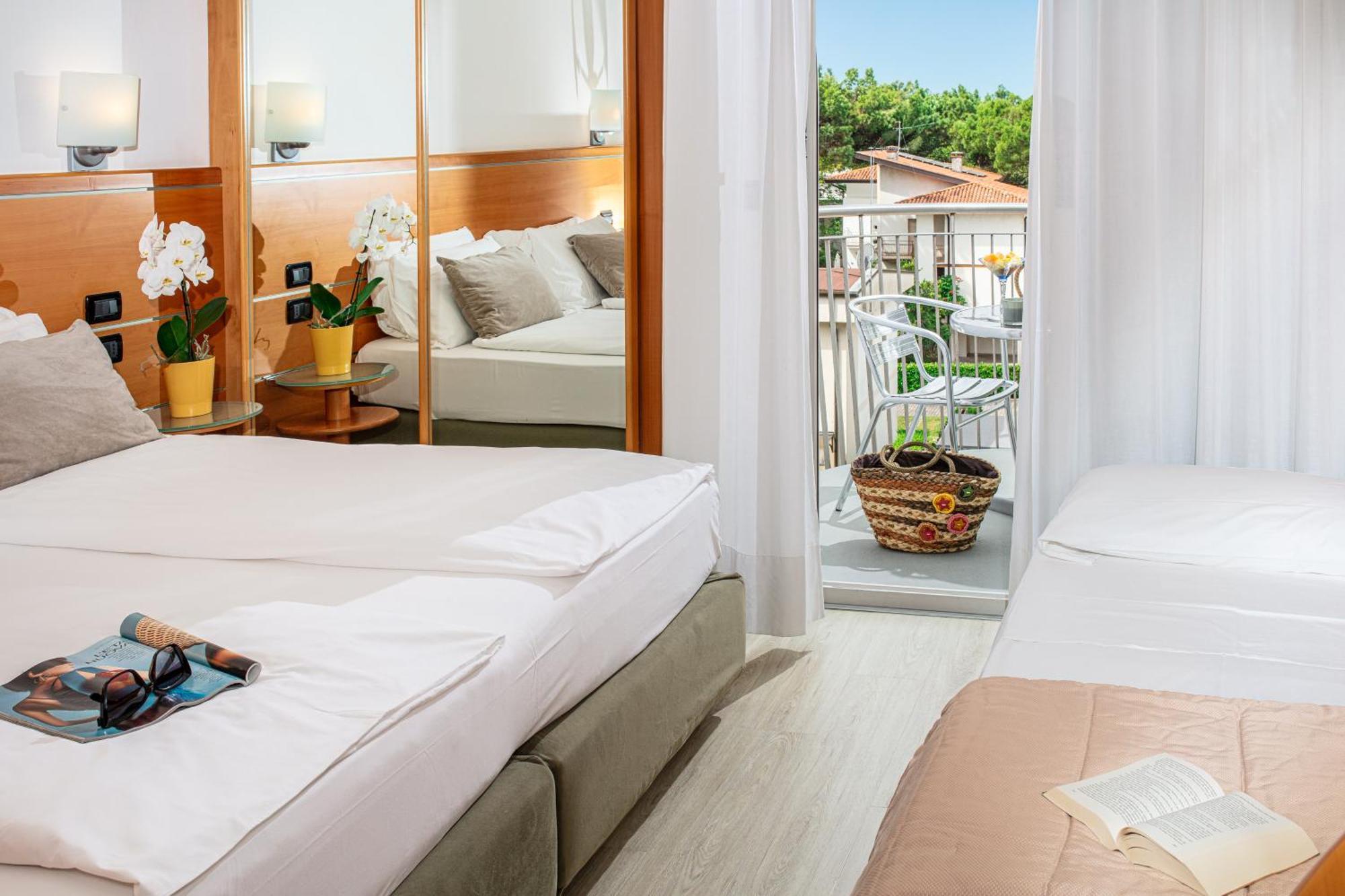 Park Hotel Lignano Sabbiadoro Bagian luar foto