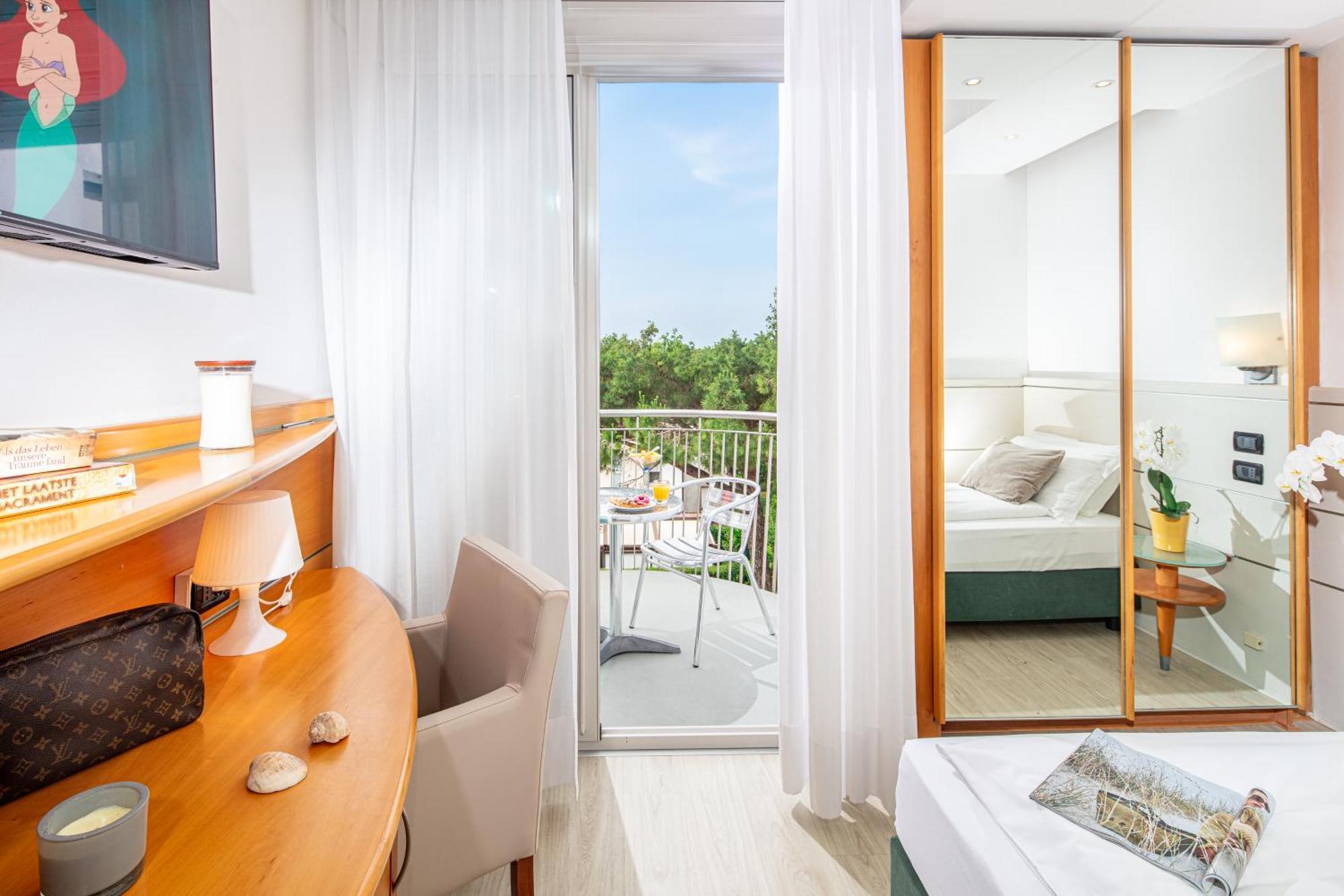 Park Hotel Lignano Sabbiadoro Bagian luar foto