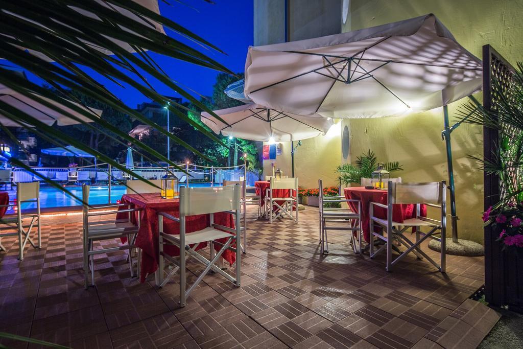 Park Hotel Lignano Sabbiadoro Bagian luar foto