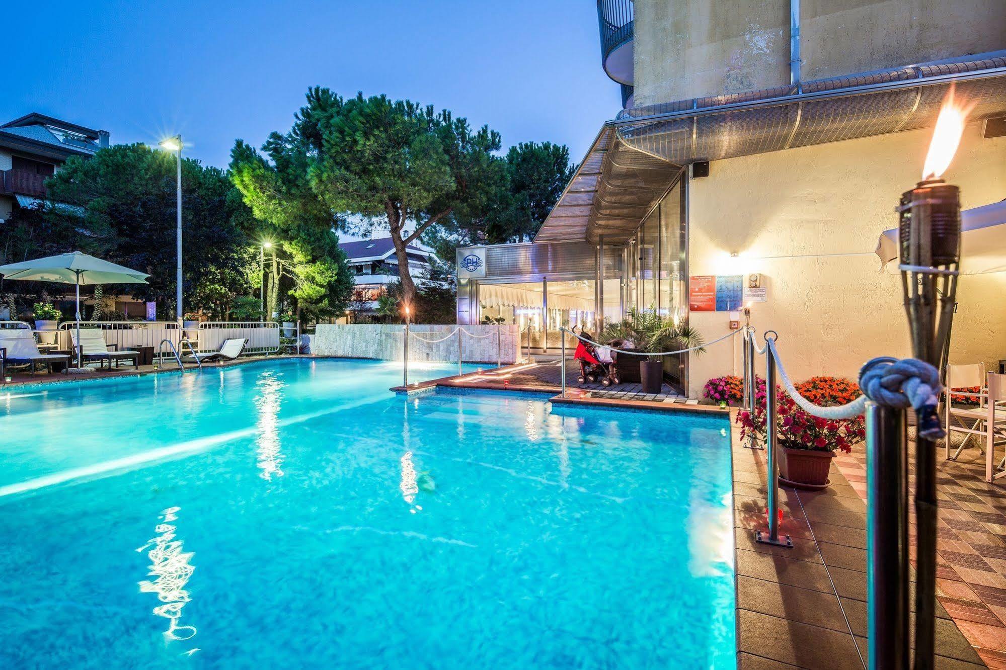 Park Hotel Lignano Sabbiadoro Bagian luar foto